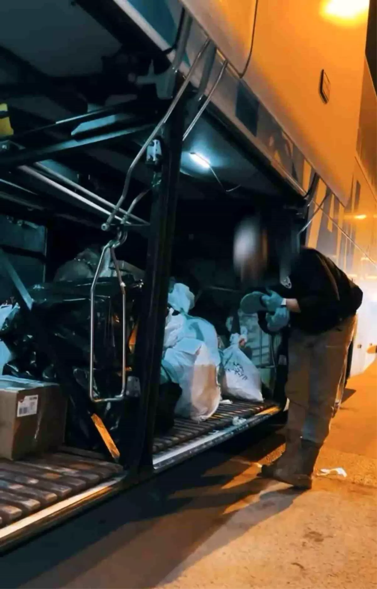 Muş'ta Zehir Tacirlerine Şafak Baskını: 2 Gözaltı! 71 musta narkotik operasyonu 2 tutuklama Zcc2pQva