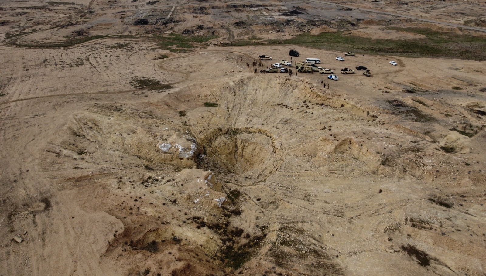 musulun toplu mezari daesin obruga attigi 2 bin ceset cikariliyor wnBYZ5jH