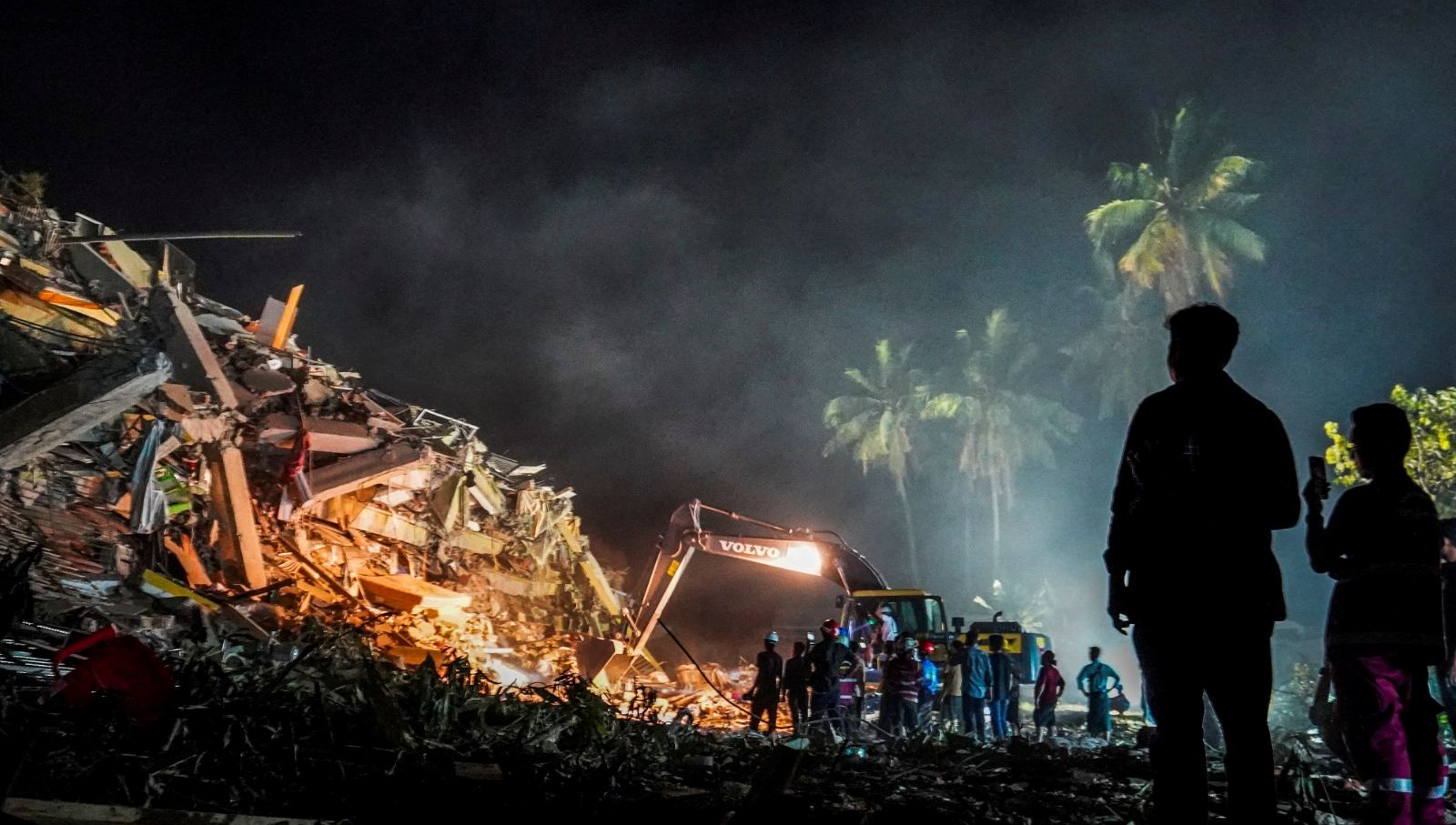 Myanmar'da Üç Günlük Umutsuzluğun Ardından Enkazdan Mucizevi Kurtuluş 71 myanmarda umut isigiuc gun sonra enkazdan sag cikarildi vsPmlNDm