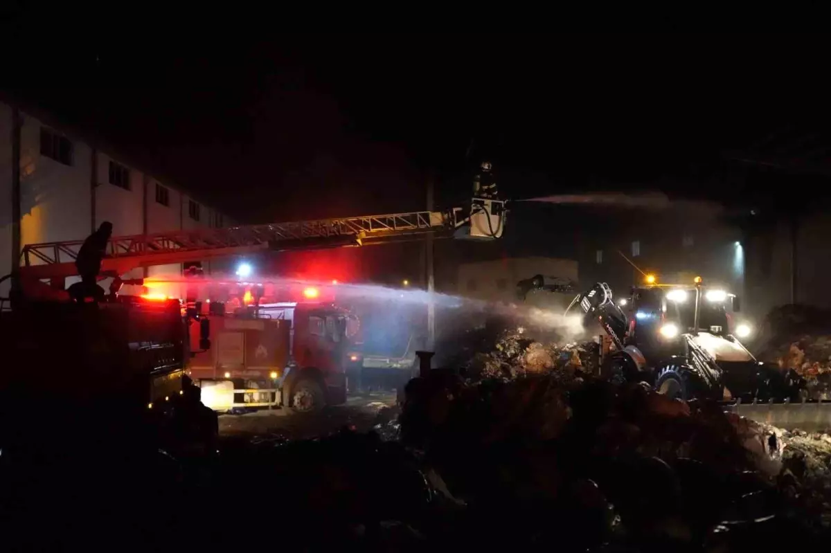 nigdede plastik geri donusum tesisinde yangin QhTbVGiH