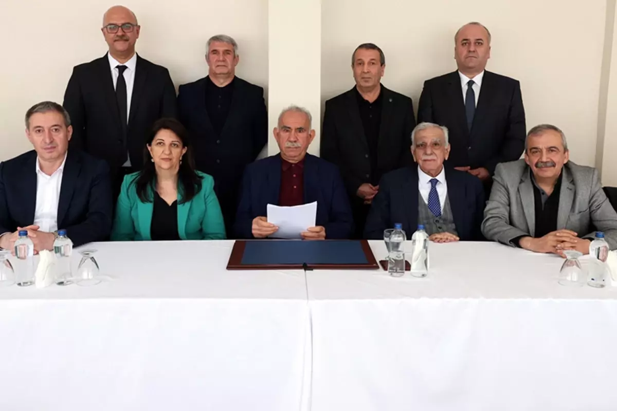 ocalan imrali gorusmeleri devam ederken ameliyat masasina yatmis zkIT6eQQ