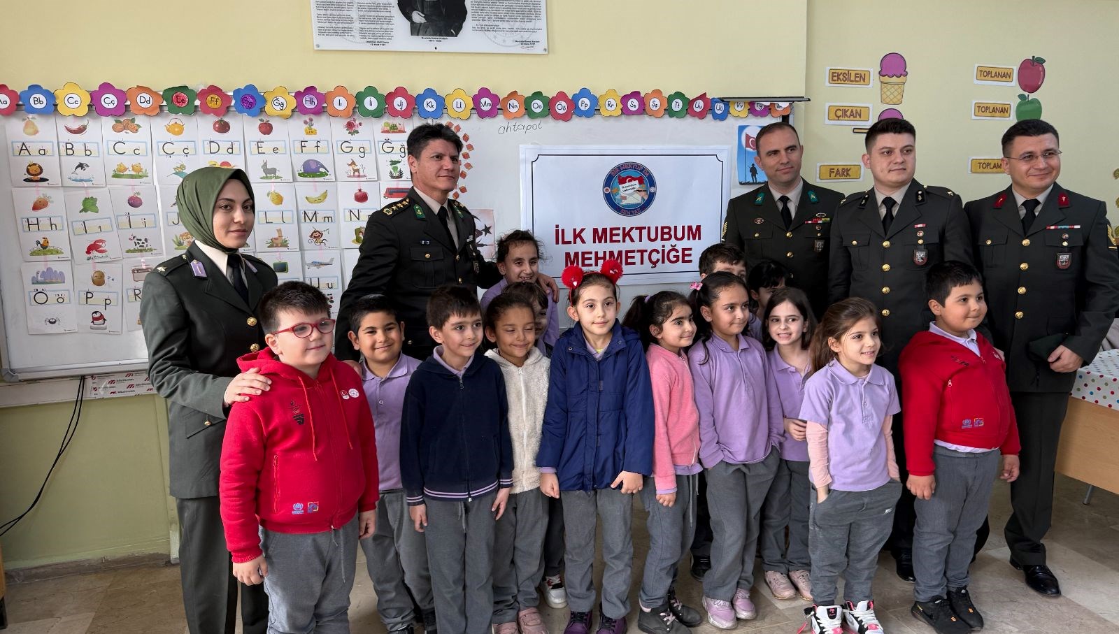 okuma yazmayi yeni ogrenen miniklerden mehmetcige mektup tirnaginiza tas degmesin bayragimiz size emanet t7WLvetZ