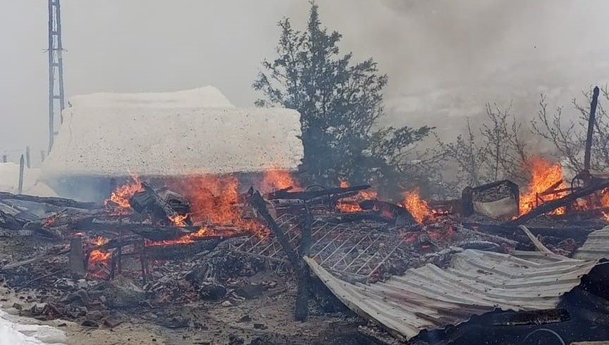 Ordu'da Facia Kıl Payı: Ahşap Konut Alevlere Teslim Oldu 71 orduda ahsap konut kule dondu sakinleri son anda kurtuldu YOOZ88BK