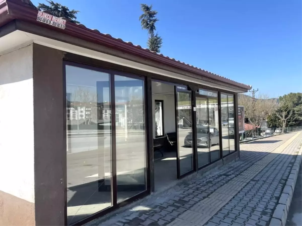 Osmaneli'nden Vatandaşlara Kışa Hazırlık: Yepyeni Kapalı Duraklar Hizmete Açıldı 71 osmanelinde yeni kapali duraklar vatandaslar icin hizmete girdi