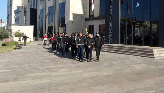 otelde balyozlu ve bicakli hengame bir kisinin parmaklari kirildi 10 gozalti var 8VILAdVz