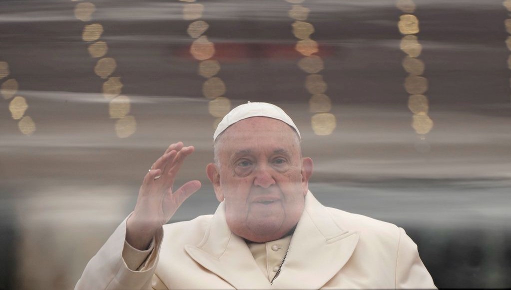 Papa Françesko Hastaneden Seslendi: "Kalbim Sizinle Atıyor" 71 papa francis hastaneden sesli bildiri gonderdi buradan size eslik ediyorum FwOOfTmi