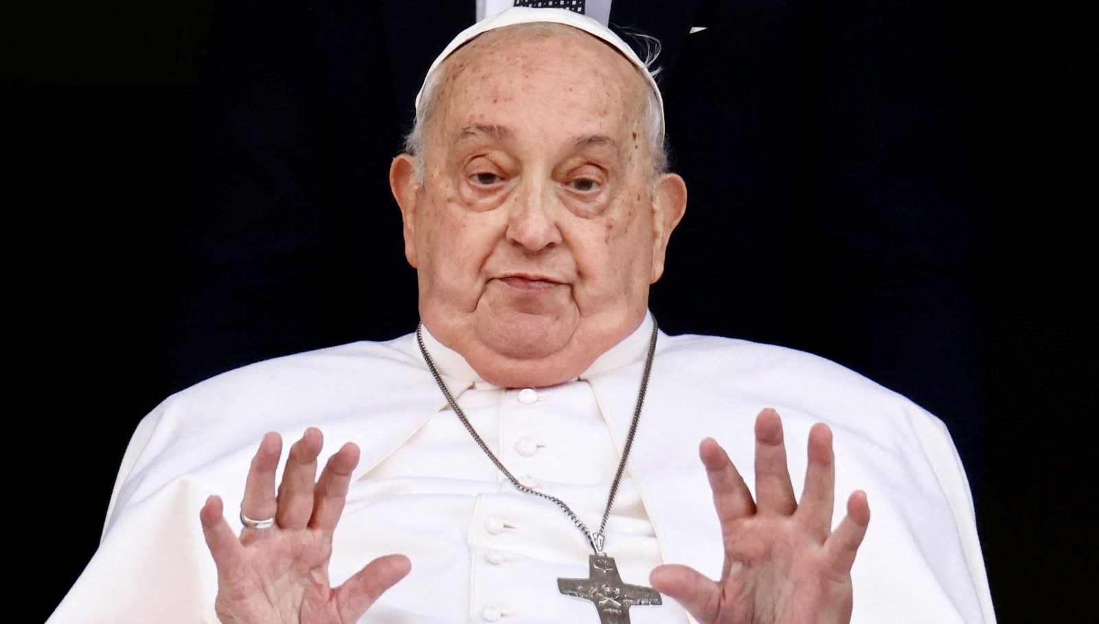 Papa Francis İki Kere Ölümün Kıyısından Döndü: "Kusmuğunda Boğuluyordu" 71 papa francis iki defa vefattan dondu kendi kusmugunda boguldu gbuBACcV