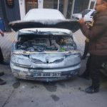 park halindeki araba alev aldi Mc4K8Wr6