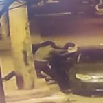 park halindeki arabanin camini kirdilar 8wRljNms