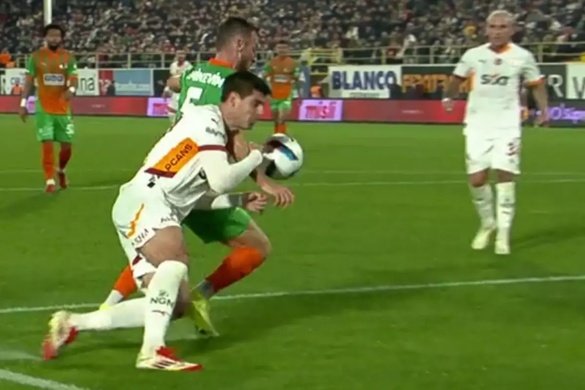 penalti mi degil mi unlu yorumcular morata ve alitinin konumunda tereddutsuz gorus belirtti VUIj2GBn