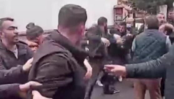 pendikte aragaz arbedesi motokuryeler ve cami cemaati birbirine girdi SCPNejjO