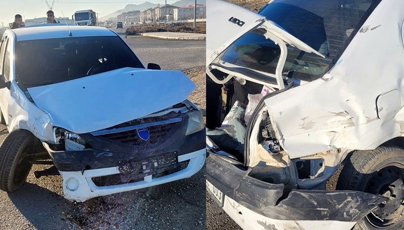 Personel Servisi ve Otomobilin Karıştığı Kaza: Acı Bilançosu 16 Yaralı 71 personel servisi ile araba carpisti 16 yarali N8MLA8AZ