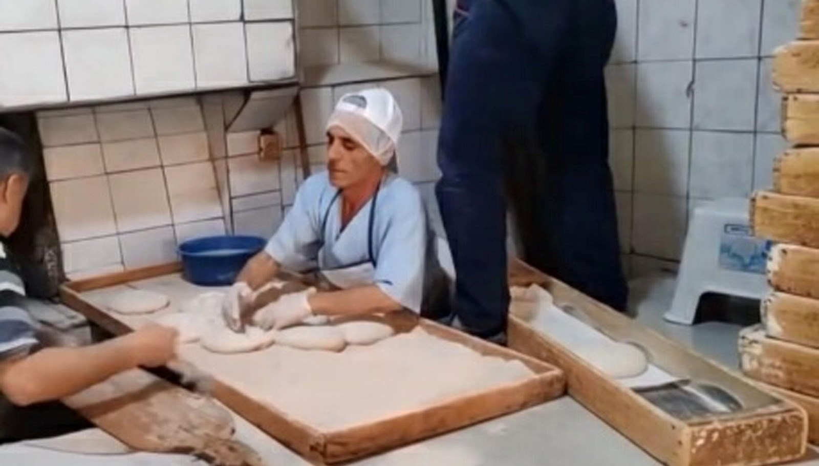 pide tezgahina terlikle basti firina 105 bin tl ceza