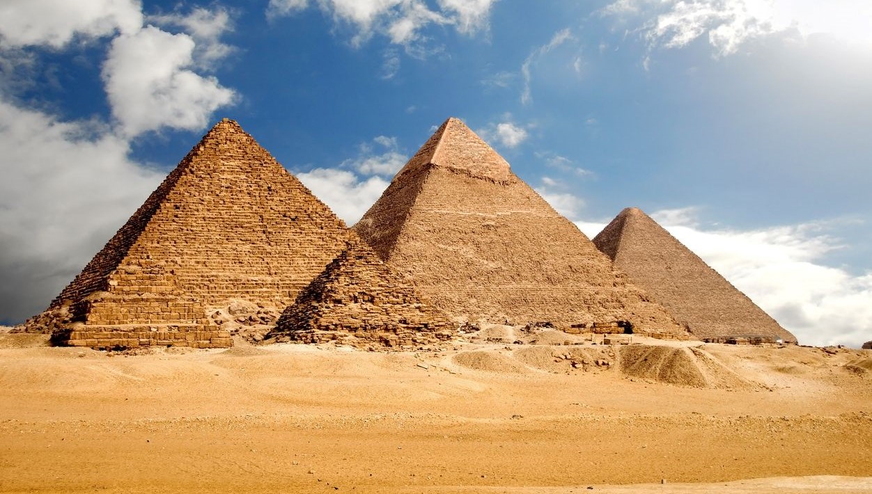 piramitlerin gizemi artiyor altinda yeralti kenti olabilir s1YYsTUT