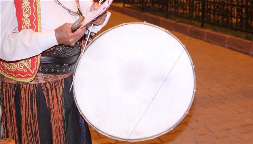 Ramazan Davulcuları Arasında Yaşanan Arbede: Geceyi Kana Bulayan Kavga 71 ramazan davulculari ortasinda arbede 15 kisi yaralandi