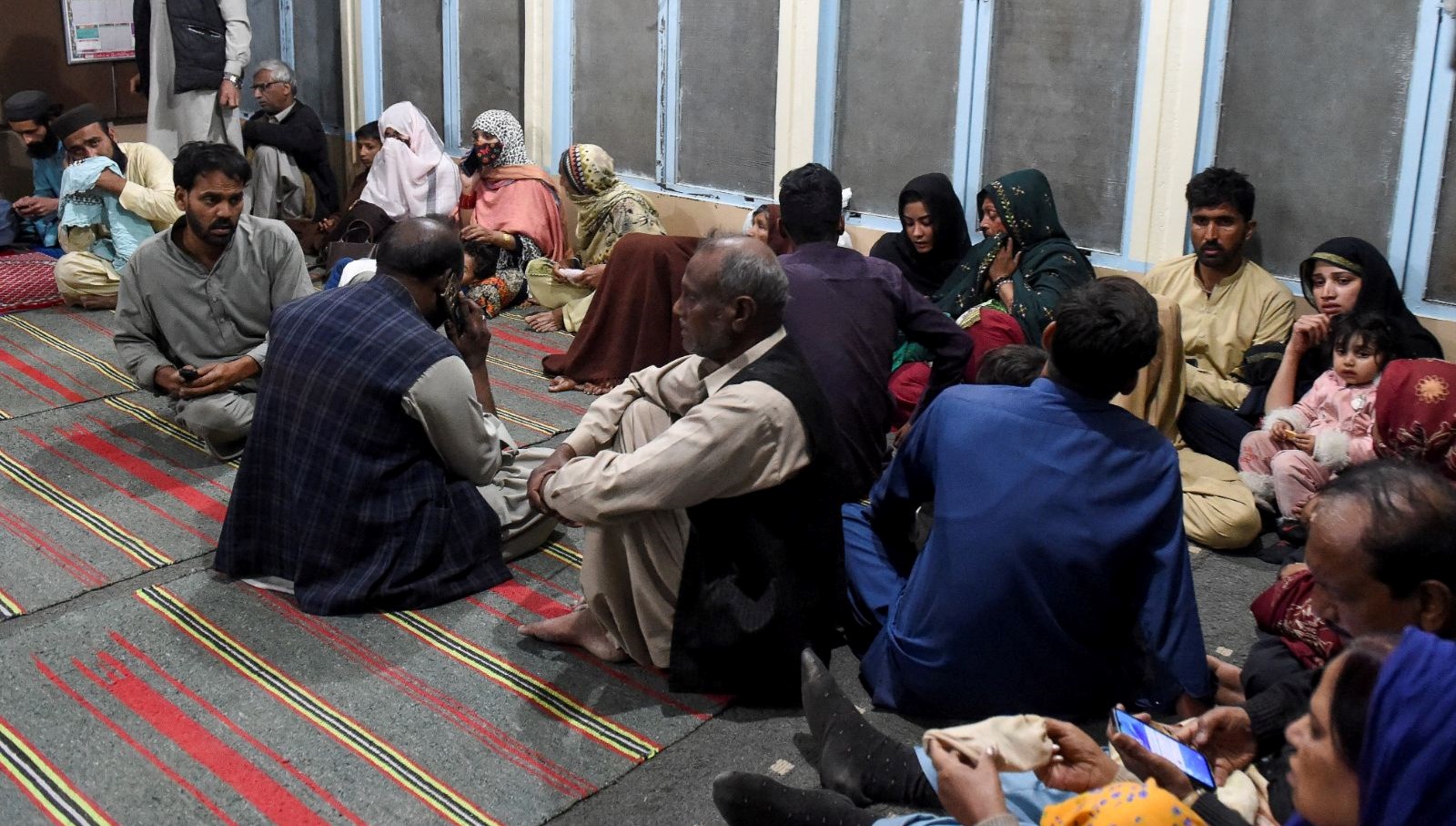 rehine krizinde 27 meyyit pakistan trenindeki 155 yolcu kurtarildi