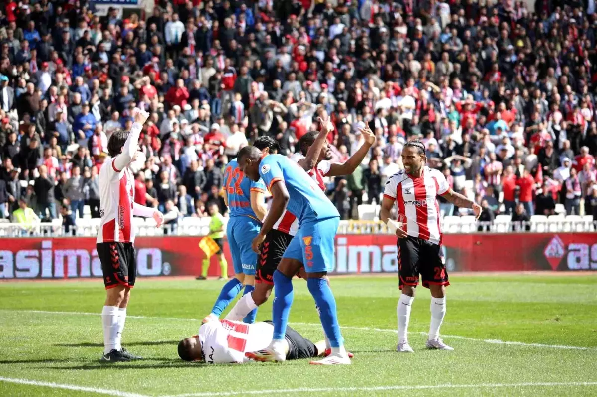 rey manaj sakatlandi hastaneye kaldirildi 3EUnN75p