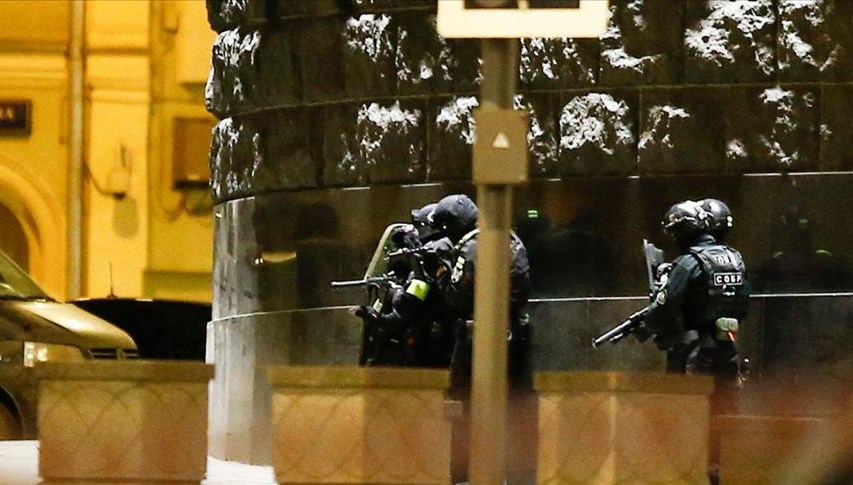 Rusya'da Terör: Saldırgan Çatıdan Rastgele Ateş Açtı 71 rusyada silahli akin catiya cikip rastgele ates acti