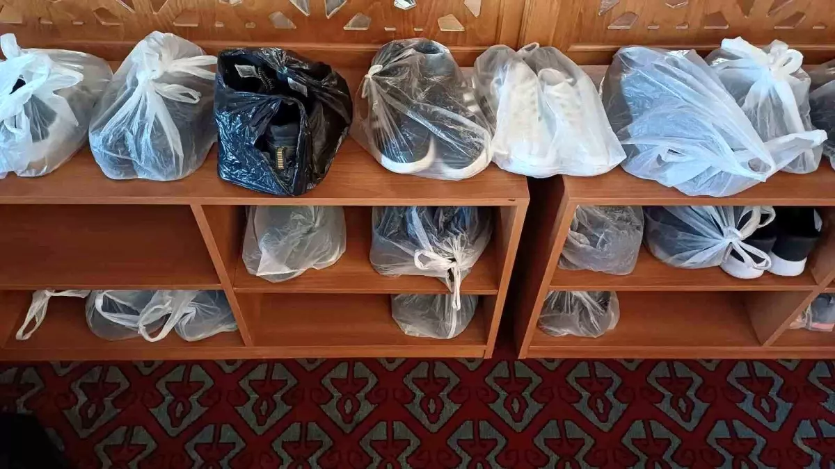 sabanci camiinde ayakkabi hijyen tedbiri paGlHJ4w