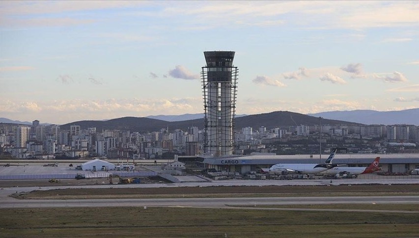sabiha gokcende hareketli dakikalar ucagi kaciran yolcu apronda kosarken yakalandi kILh9vsh
