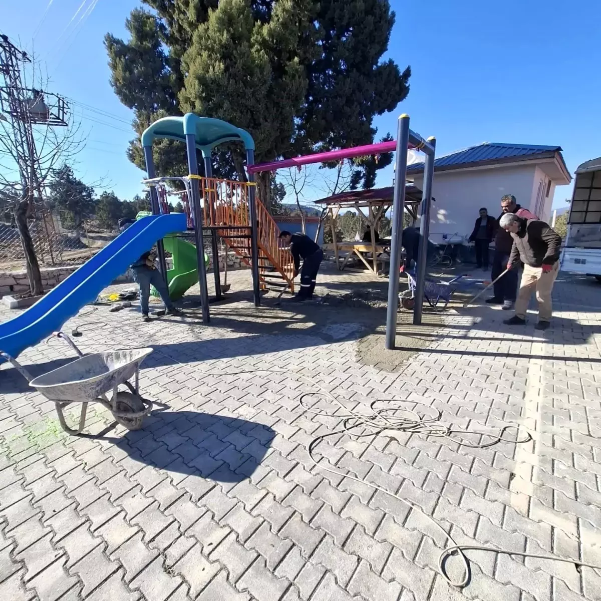 saimbeylide cocuklar icin yeni oyun alanlari yapildi 3XEnMMBO