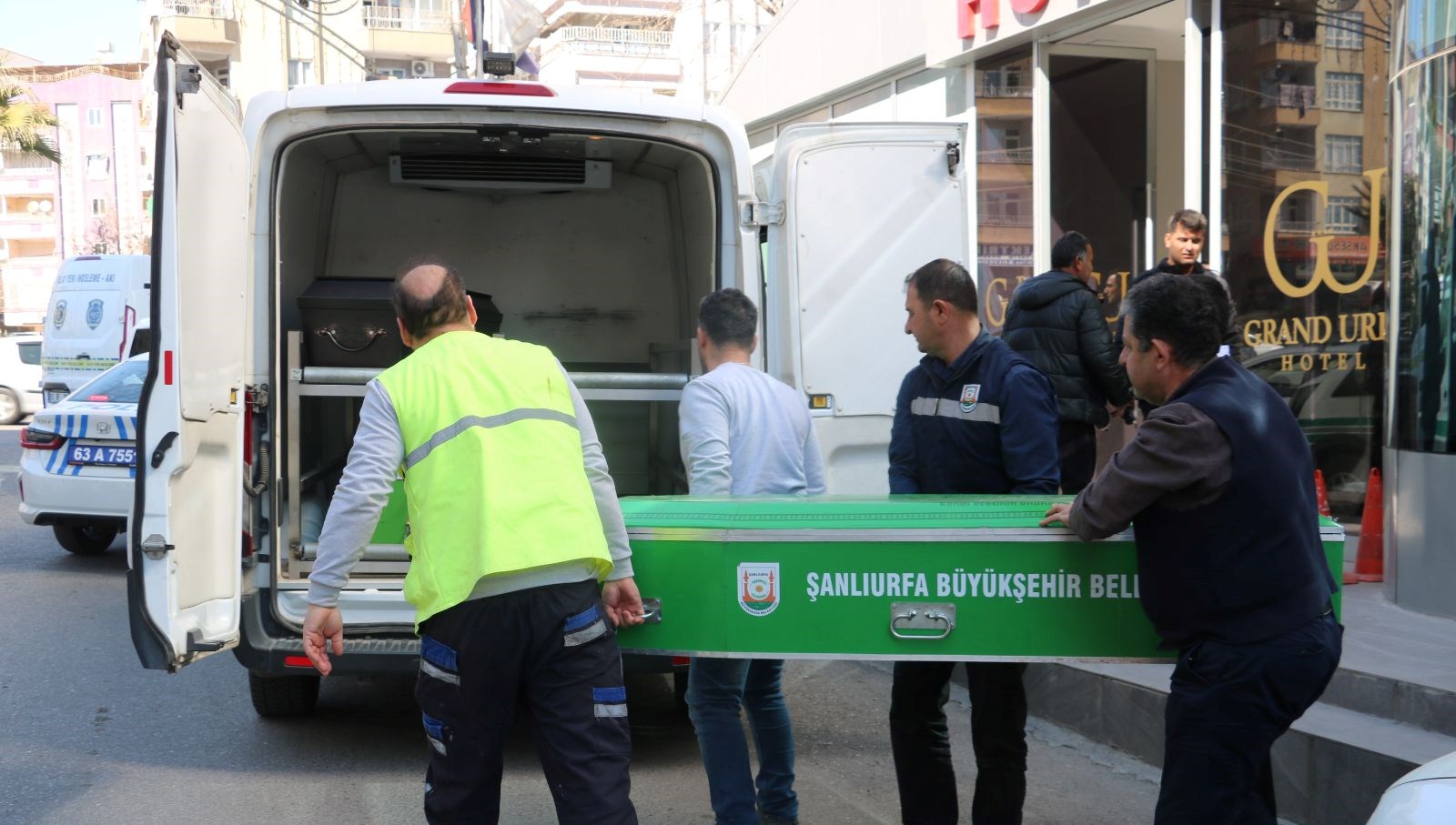 sanliurfada bir genc kaldigi otelde intihar etti tWKKEvcC