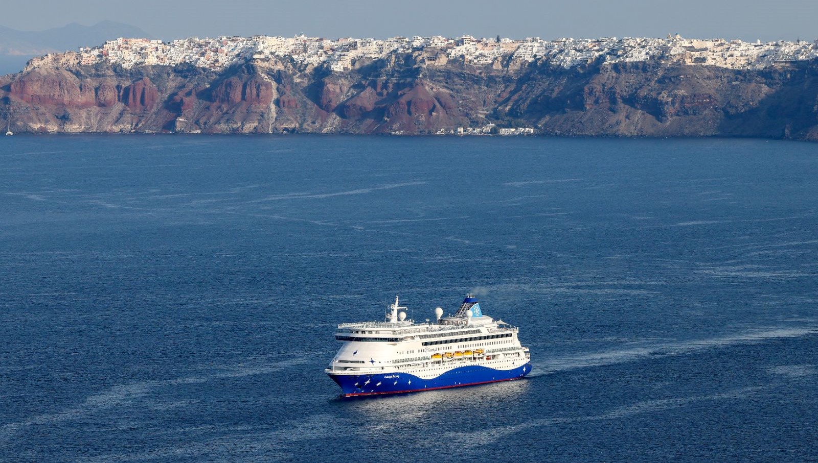 santorinide depremkrizi bitti birinci ziyaretciler adaya ulasti MrhELCW7