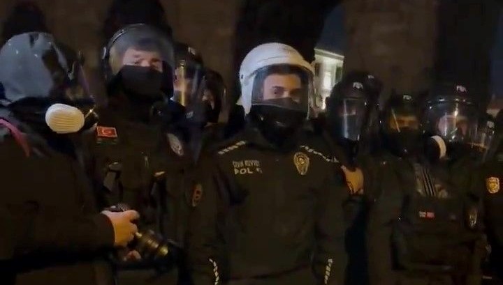 sarachanede polisi emekli oldugunda bulacagim diye tehdit etmisti kocaelide yakalandi 82Wknwlb