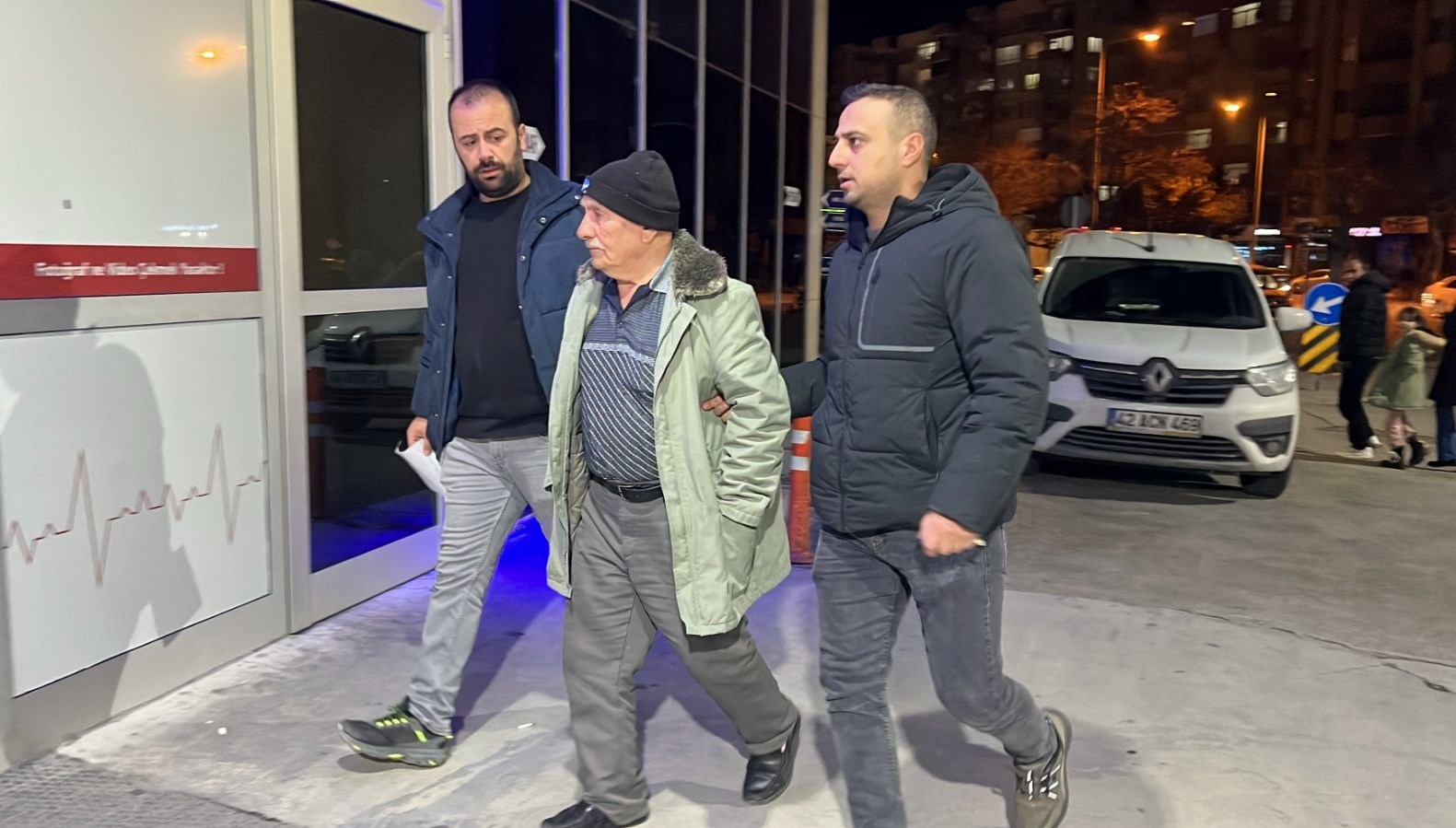 Trajik Silah Temizliği Ölüme Neden Oldu 71 silahini temizlerken esini vurdu TKClwlvd