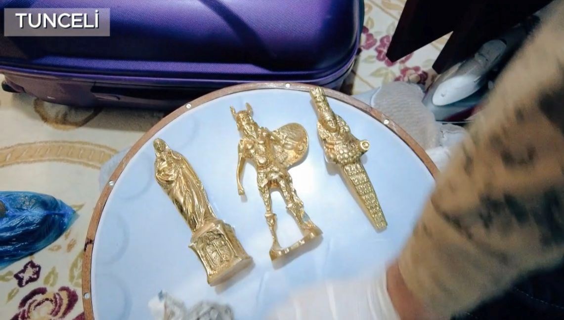 sinema uzere vurgun define haritasi cizdiler uydurma papazla 50 milyon dolandirdilar 5clCCizI