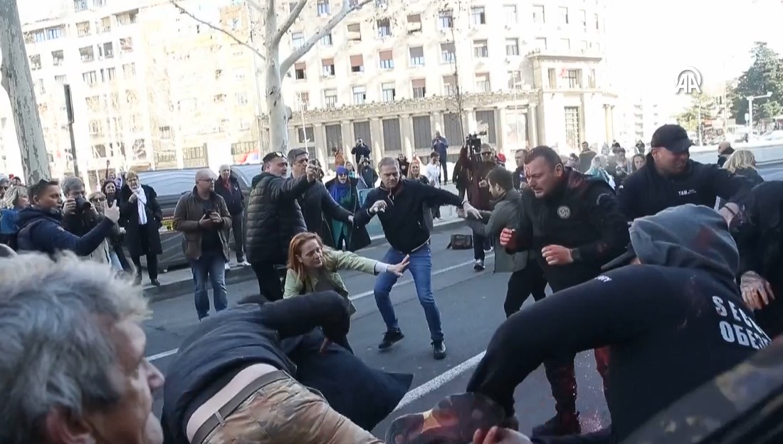 sirbistanda belediye meclis binasi onunde hengame cikti IjOB7isD