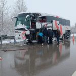 sivasta ikiyolcu otobusu carpisti 6 kisi yaralandi QM5nztee