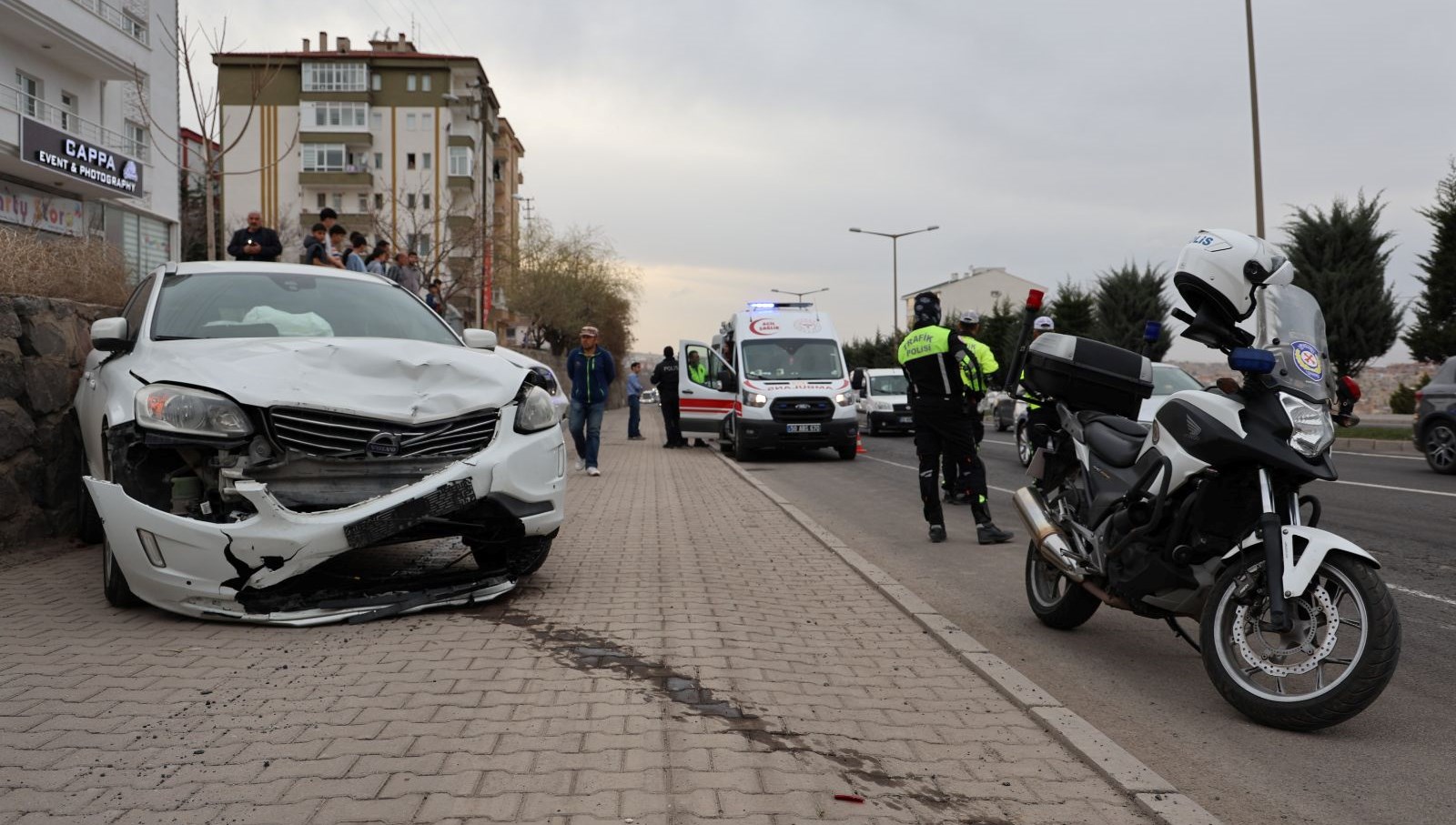 sofor direksiyon basinda rahatsizlandi 4 yarali