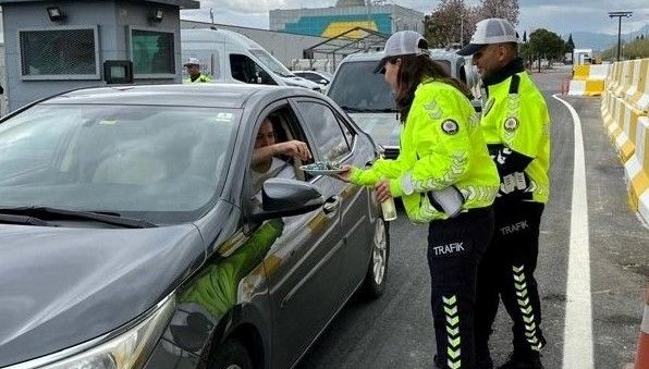 soforler bayramda ceza yerine tatli yedi R3h7NMup