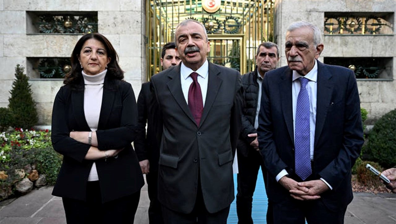 DEM Parti'den Kritik Hamle: İmralı Heyeti Erdoğan'la Görüşmek İçin Randevu İstedi 71 son dakika dem parti imrali heyeti cumhurbaskani erdogandan randevu talebinde bulundu 72vFXknS