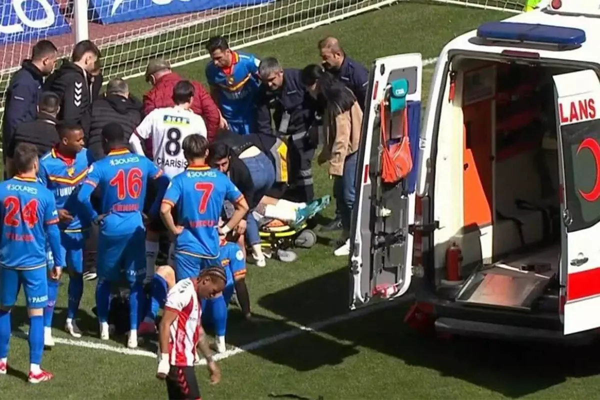 super ligde kaygi dolu anlar iki futbolcu birden hastanelik oldu 7O8C5lpq