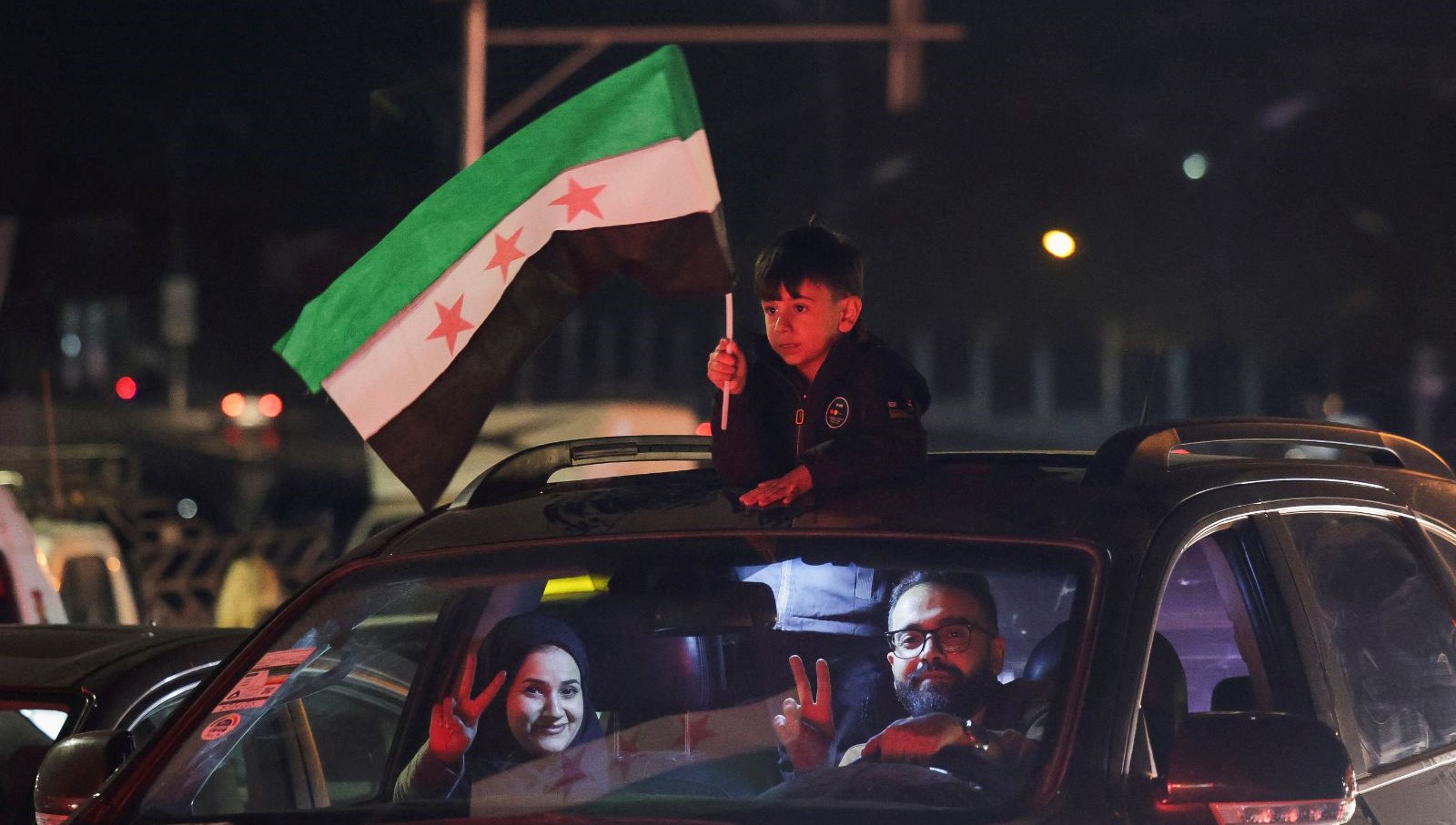 suriyede halk sokaklara dokuldu yeni idareyle sdgnin muahedesi kutlandi jYSjZA6a