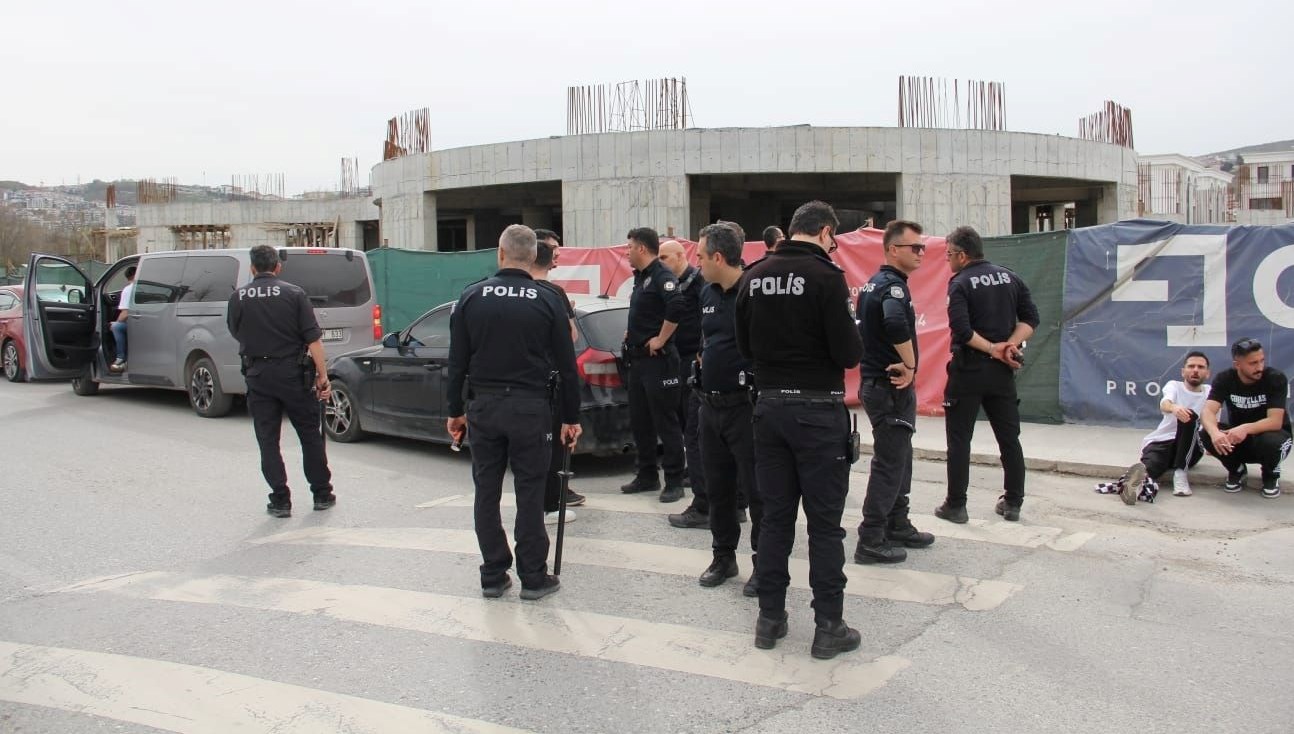 Taraftar Vahşeti: Döner Bıçakları ve Satırlar Çekildi 71 taraftarlar doner bicaklari ve satirlarla birbirine girdi azp7l3Is