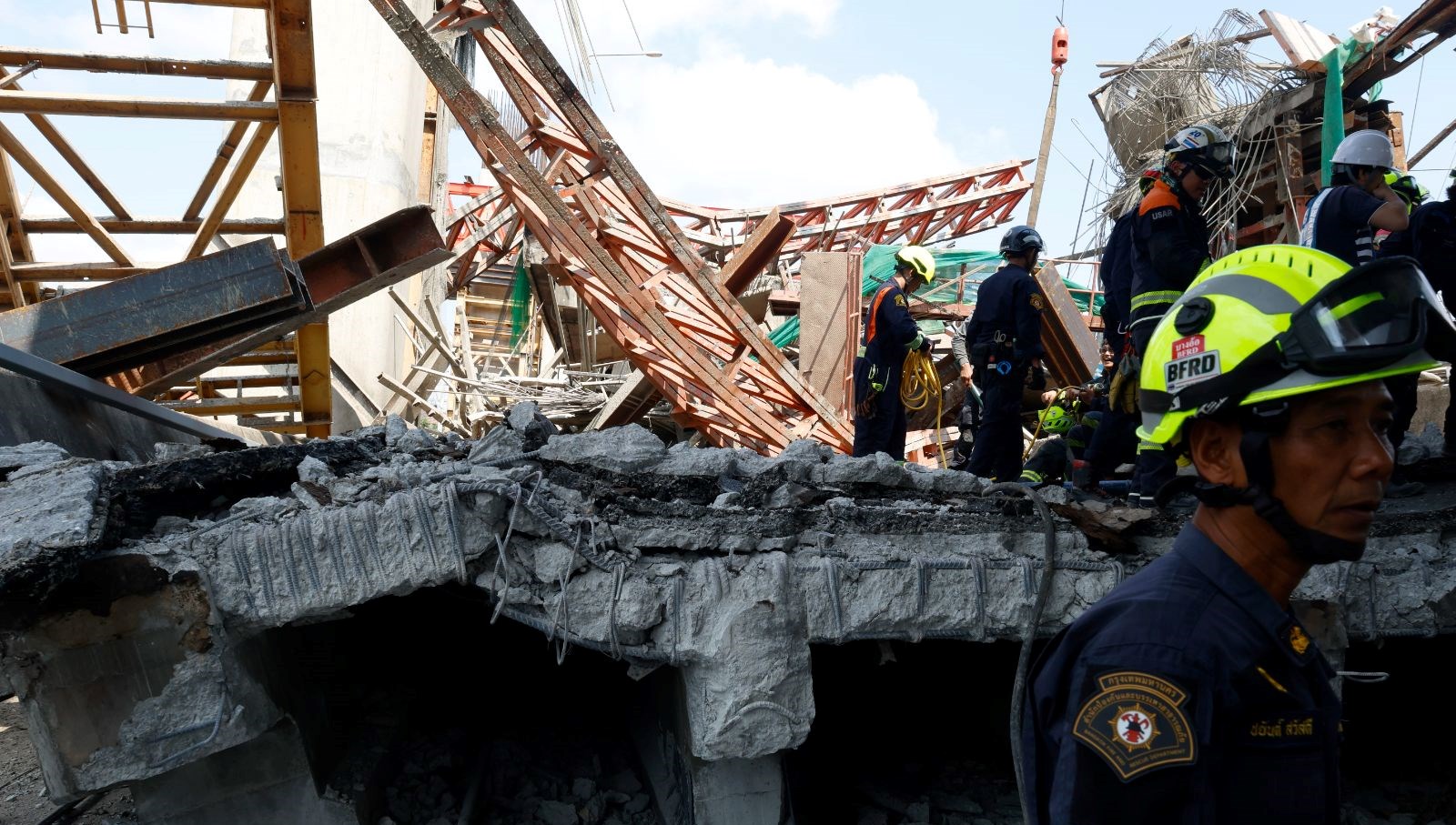 taylandda kopru insaati coktu 7 personel oldu lR9CPN6X