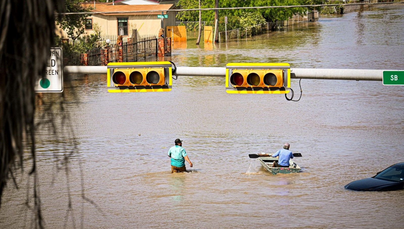 teksasi sel vurdu 4 kisi oldu