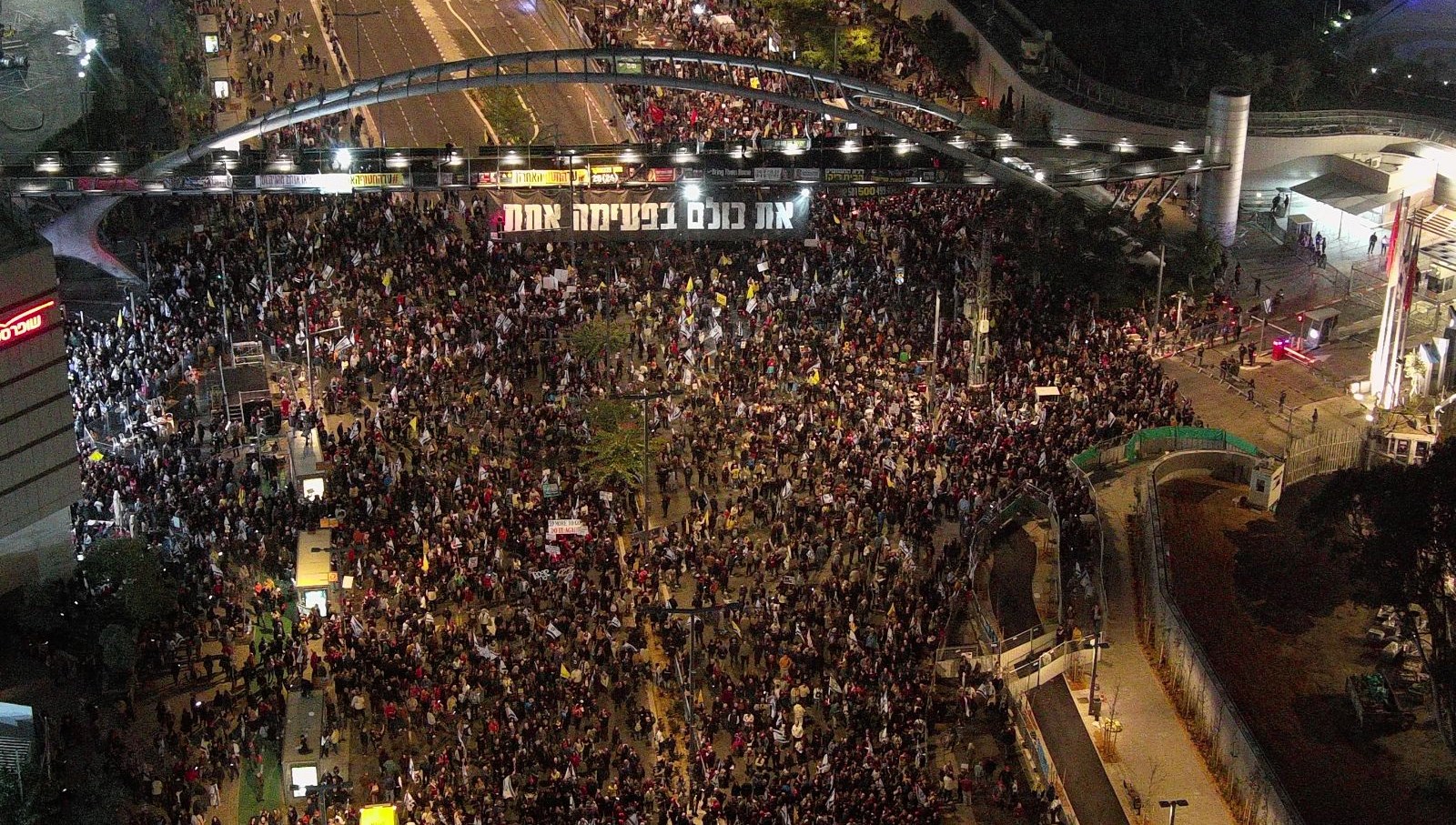 Ateşkes Çağrıları Tel Aviv'i Sardı: Esir Kardeşinden İsrail'e Sert Eleştiri 69 tel avivde netanyahuya ateskes daveti esir askerin kardesi israilli olmak utanc verici areuG22q