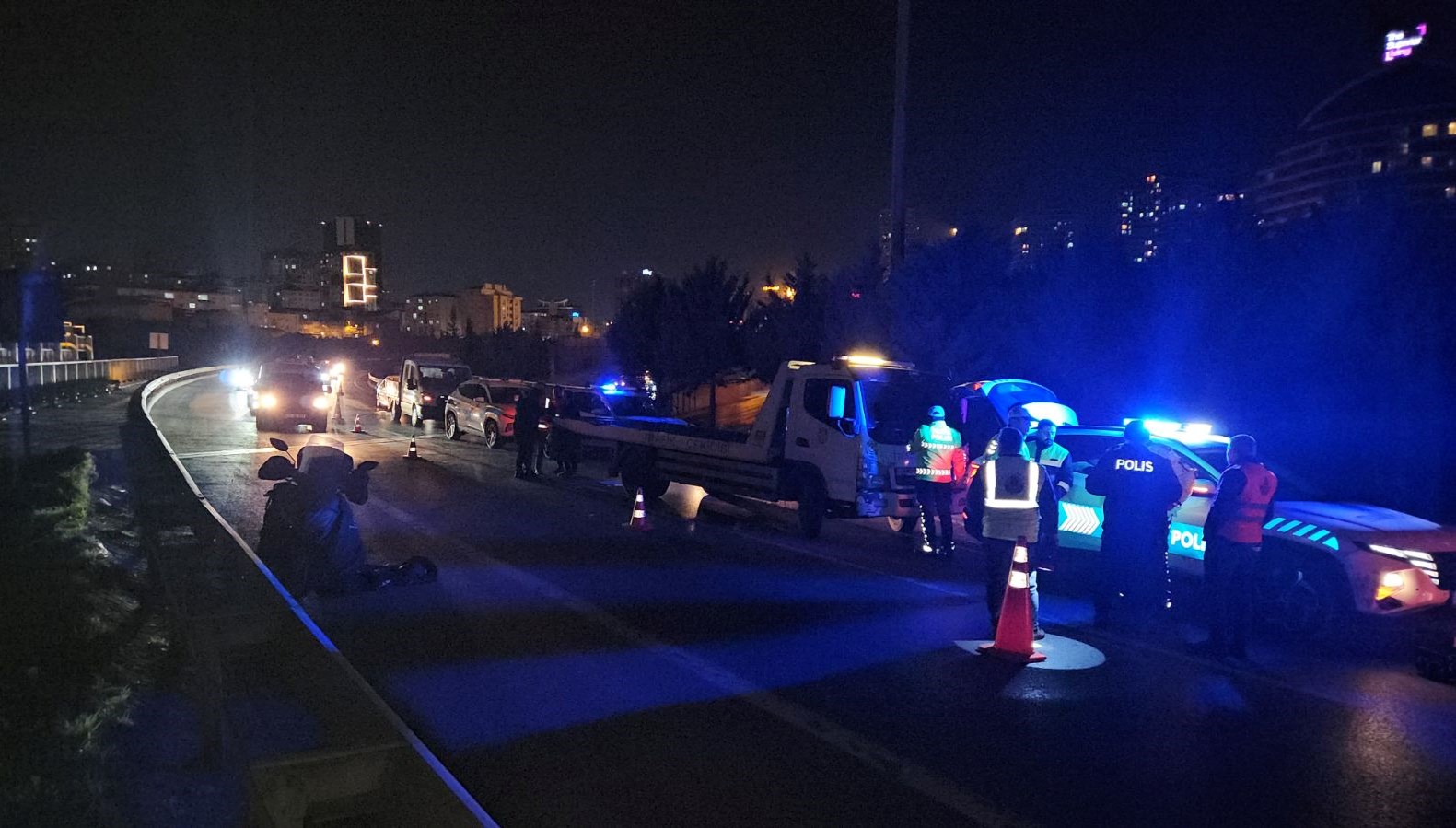 temde degisik kaza yolun ortasinda yatan kisiyi metrelerce surukledi 4TJ11I1u