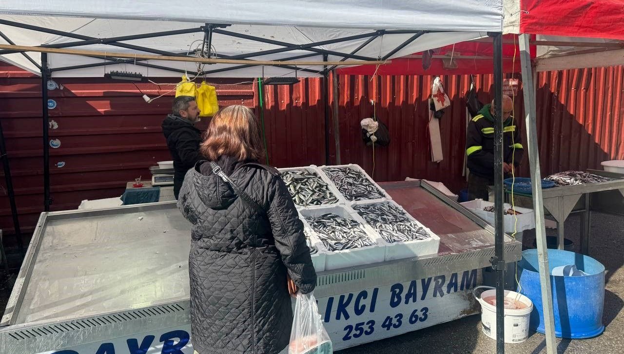 tezgahta bolluk yasaniyor kilosu 100 liradan satildi dJkA86uk