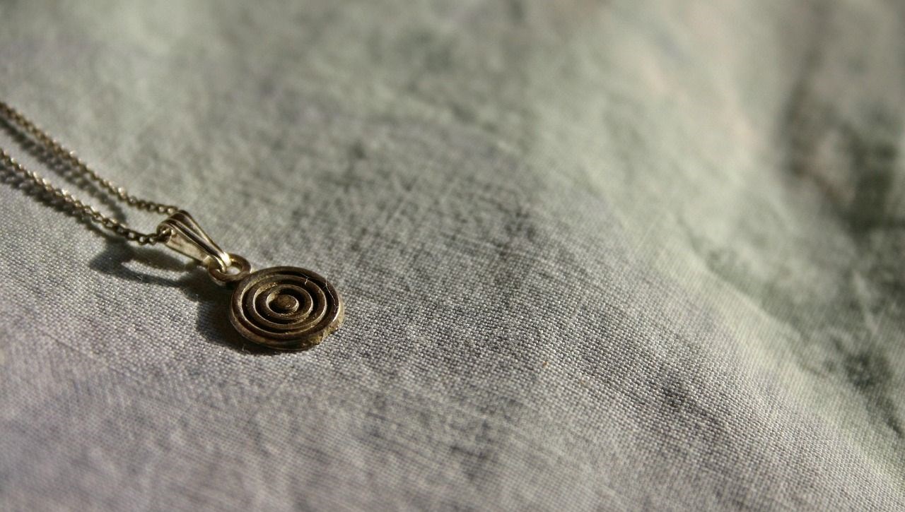 tiktokta viral olan kirik mucevher teorisi nedir aTrDIMzR