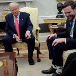 toplantiya coraplariyla damga vurdu trumpin dikkatini dagitti 1THCeRMZ