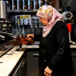 toplumsal medyanin barista teyzesi 70 yasinda yeni kusak kahveci Irh2vKvL