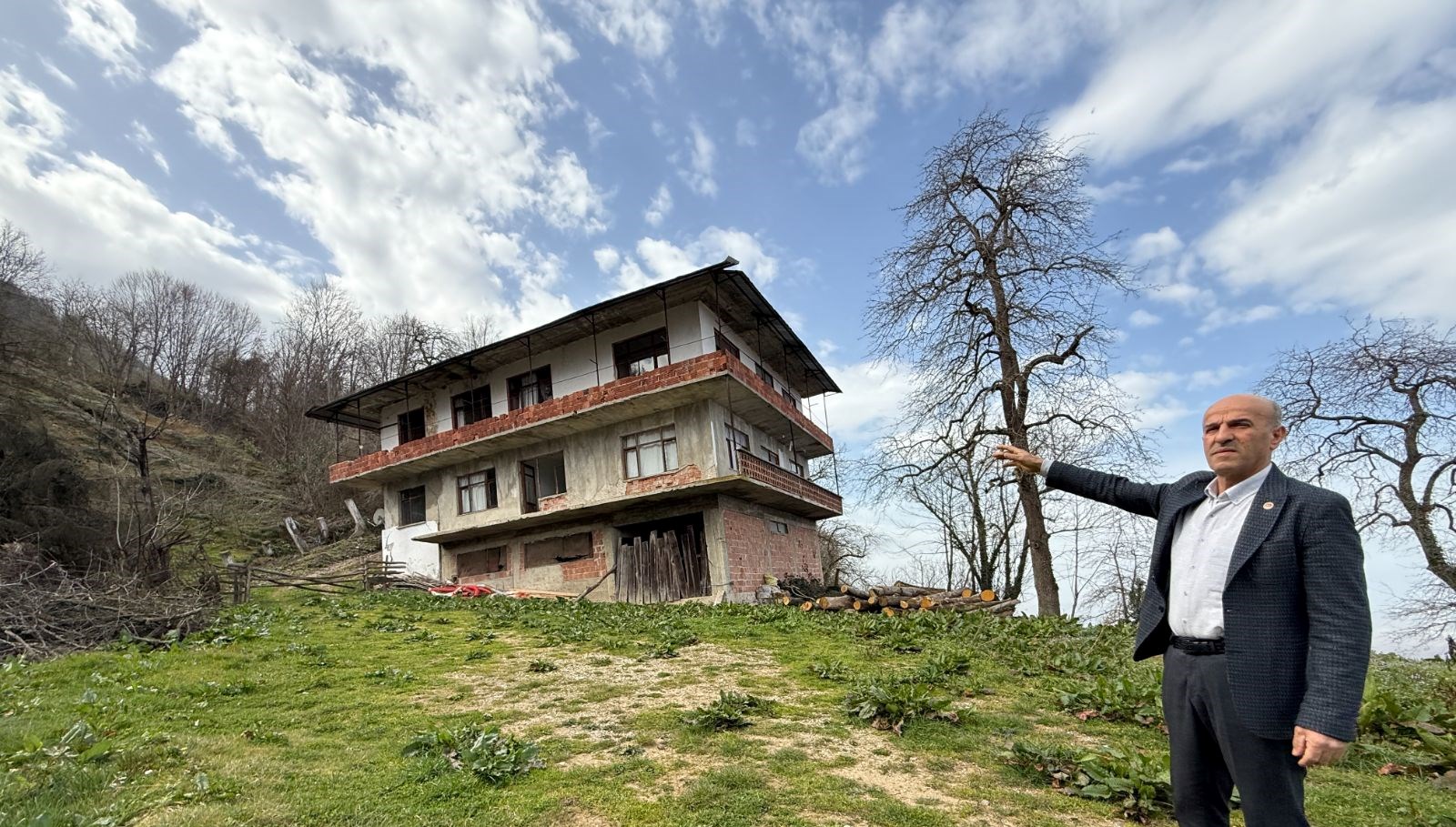 Toprak altından akan su ve taş ocağı meskenleri yamultuyor: Mahalleli isyan etti 71 toprak altindan akan su ve tas ocagi meskenleri yamultuyor mahalleli isyan etti tTGt6AJJ