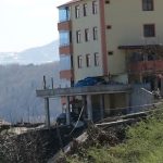 trabzonda heyelan 5 katli apartmanin onundeki beton yol coktu 2demKC2k