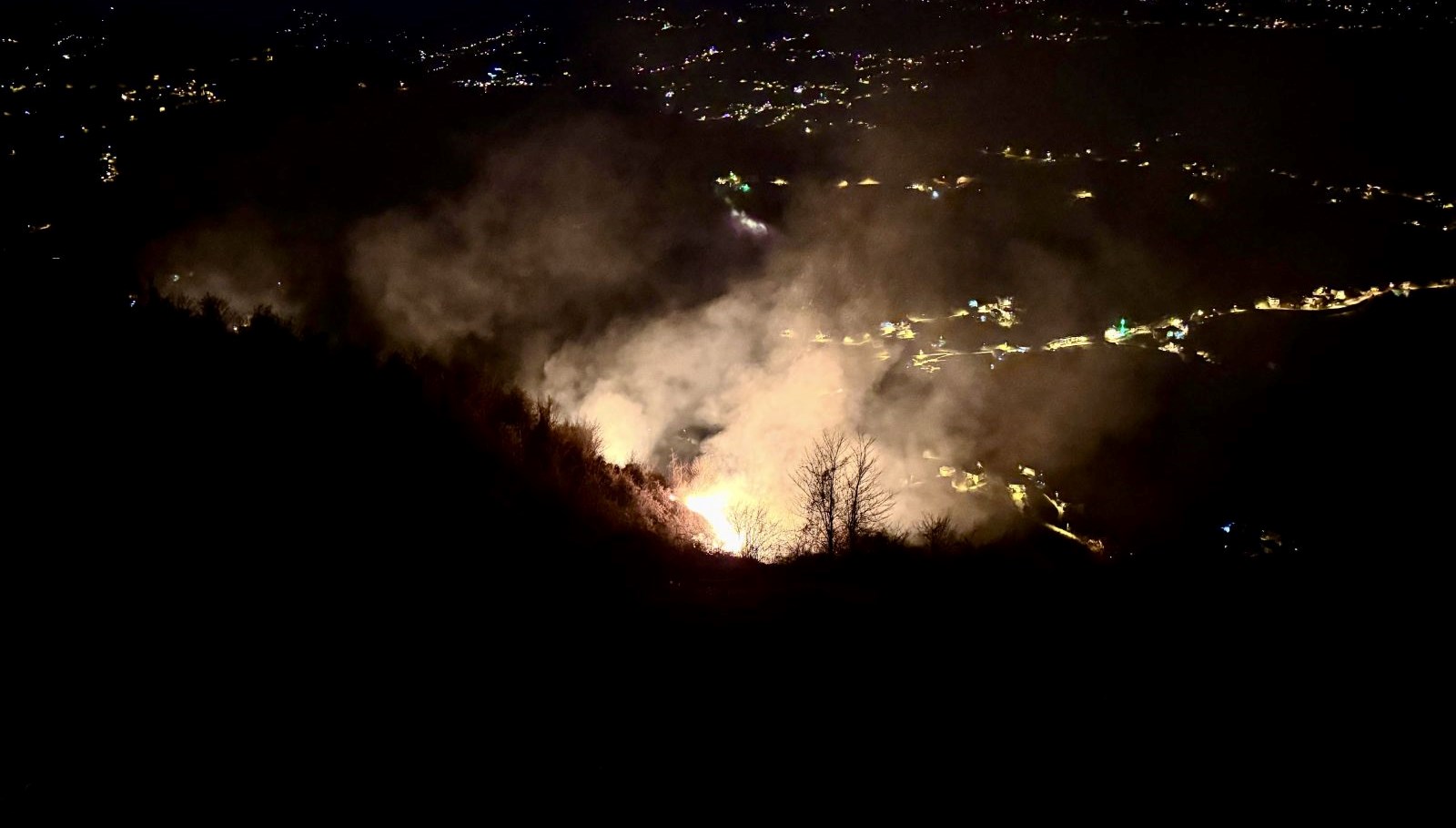 Trabzon'da Alevler Yükseldi: Örtü Yangını Alarmı! 71 trabzonda ortu yangini 7mQ13CyG