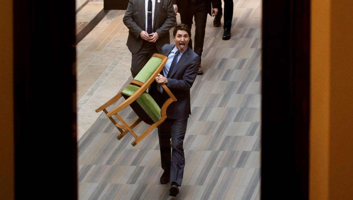 Trudeau sandalyesini de alıp gitti: "Halktan son defa çaldı" 71 trudeau sandalyesini de alip gitti halktan son defa caldi 7NAzJyvM
